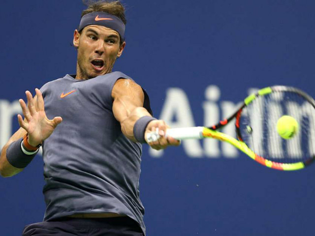 Clip hot US Open: Nadal thuận tay trái chuối trứ danh, đối thủ đứng hình