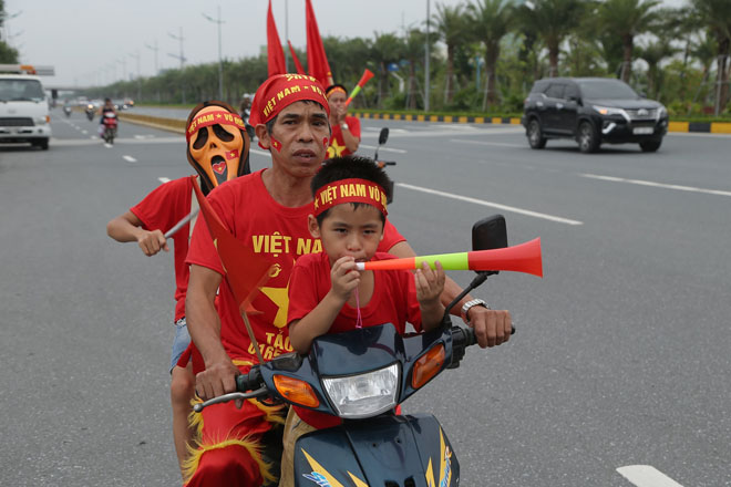 CẬP NHẬT: U23 lên chuyên cơ rời Indonesia, CĐV Việt Nam đã sẵn sàng chào đón - 10