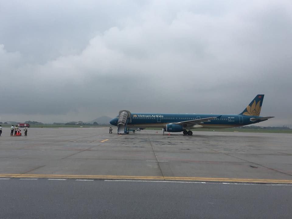 Đốt pháo sáng trước sân Mỹ Đình, CĐV bắt đầu "đi bão" - 51