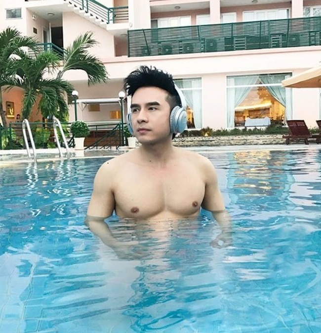 Tiếp theo là ngủ ít nhất là 5 tiếng/ 1 ngày, hoặc ngủ đầy đủ là 8 tiếng/ 1 ngày.
