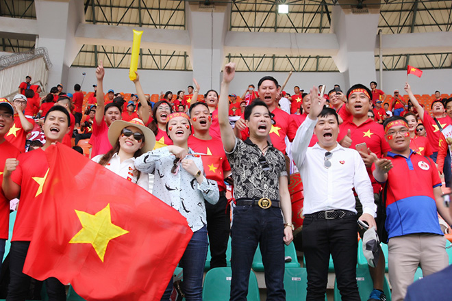 Ngọc Sơn thưởng đội U23 Việt Nam 250 triệu sau trận thua UAE - 1