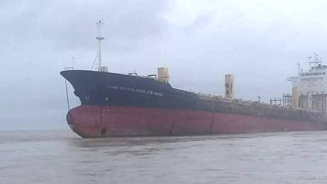 Đột nhập &#34;tàu ma&#34; bí ẩn trôi dạt ngoài khơi Myanmar - 1