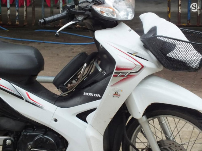 SỐC: Thắp hương, quỳ lạy rắn mới chịu ra khỏi xe Honda Wave - 4