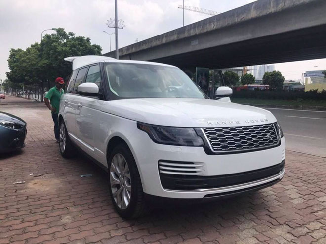 Range Rover HSE 2018 về Việt Nam với giá bán hơn 9 tỷ đồng - 1