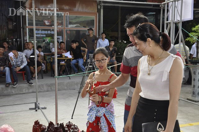 Quảng Ninh: Chợ bán gà cảnh, thiên nga đen và vô số đồ cũ rích - 1