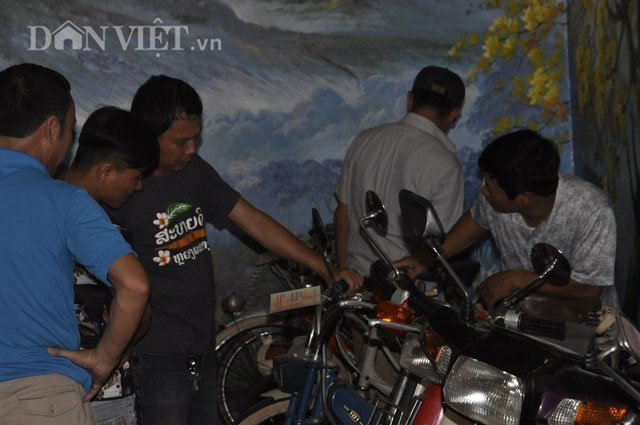 Quảng Ninh: Chợ bán gà cảnh, thiên nga đen và vô số đồ cũ rích - 12