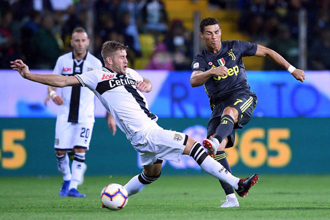 Ronaldo sút 23 ăn 0: Juventus trả 100 triệu euro mua vui - 1