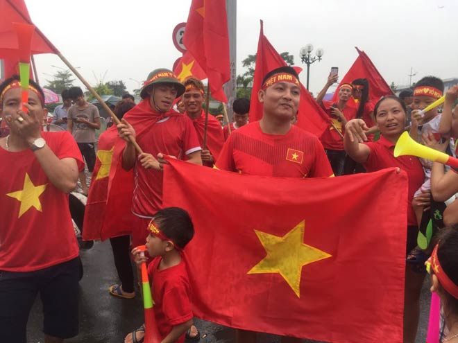 U23 Việt Nam, đoàn thể thao VN về nước: Thầy trò Park Hang Seo đã đến Mỹ Đình - 4