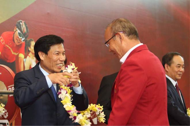 U23 Việt Nam, đoàn thể thao VN về nước: Thầy trò Park Hang Seo đã đến Mỹ Đình - 1
