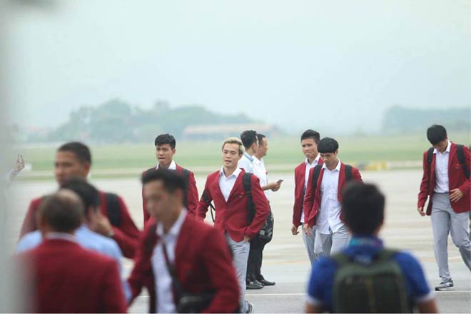 U23 Việt Nam, đoàn thể thao VN về nước: Thầy trò Park Hang Seo đã đến Mỹ Đình - 2