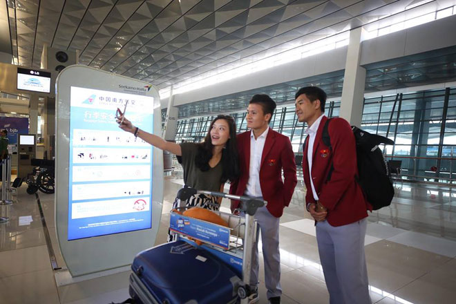 U23 Việt Nam, đoàn thể thao VN về nước: Thầy trò Park Hang Seo đã đến Mỹ Đình - 11