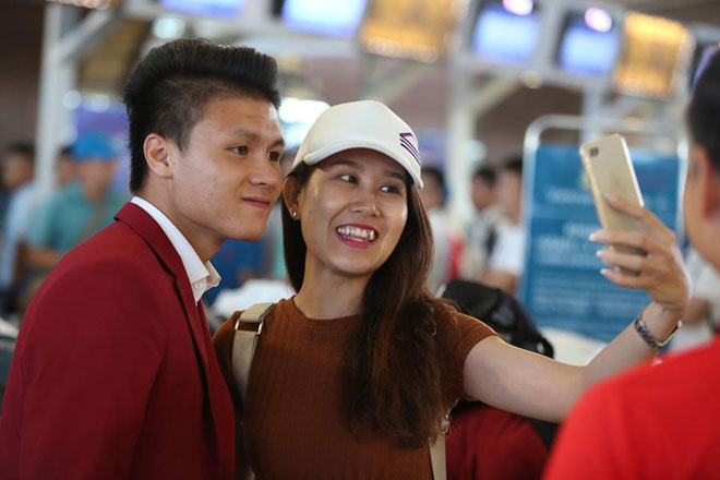 U23 Việt Nam, đoàn thể thao VN về nước: Thầy trò Park Hang Seo đã đến Mỹ Đình - 7