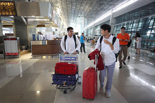 U23 Việt Nam, đoàn thể thao VN về nước: Thầy trò Park Hang Seo đã đến Mỹ Đình - 3