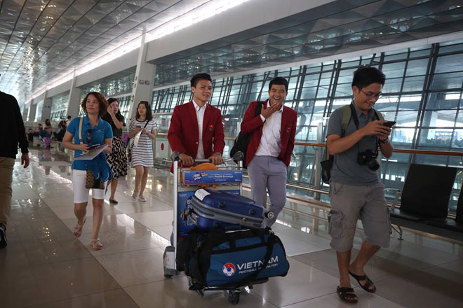 U23 Việt Nam, đoàn thể thao VN về nước: Thầy trò Park Hang Seo đã đến Mỹ Đình - 1