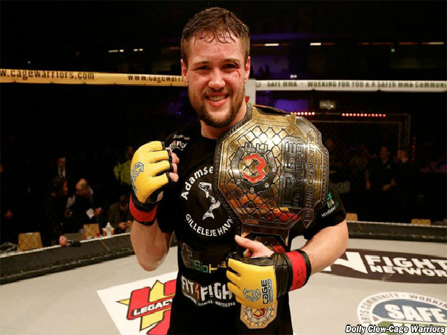 Thể thao - UFC bàng hoàng: Đòn nhất cước chí mạng, kẹp cổ hạ đo ván