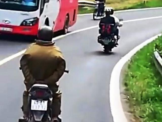 Tin tức trong ngày - Người "làm xiếc" trên đèo Prenn Đà Lạt không có giấy phép lái xe máy