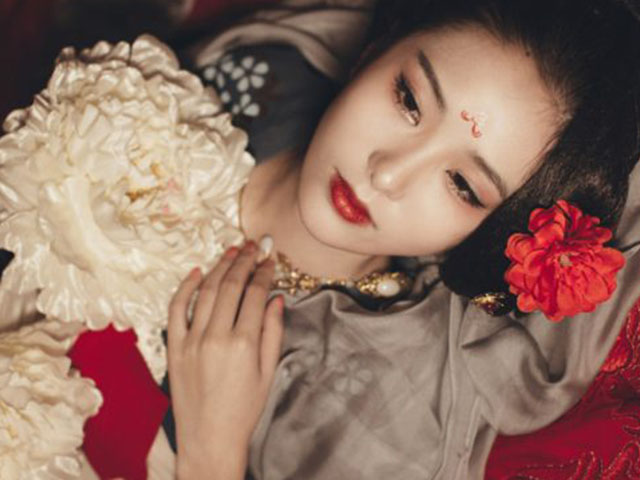 Media - Sắc đẹp của mỹ nhân khiến bậc quân vương say đắm mà quên họa mất nước