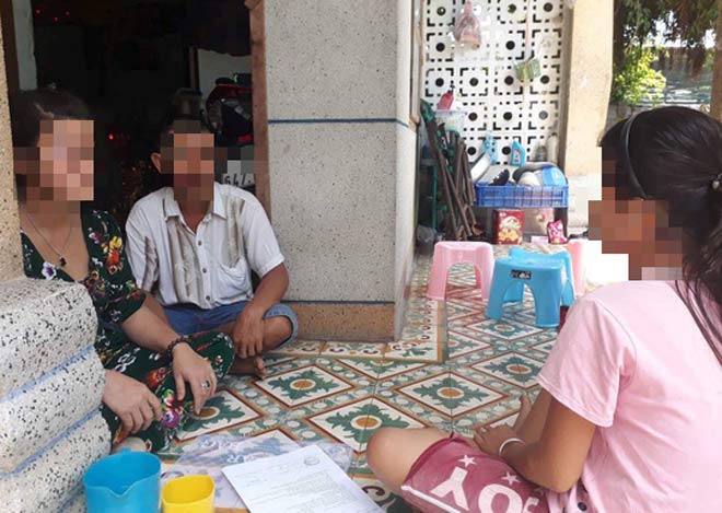 Cho bé gái 12 tuổi xem phim đồi trụy rồi hiếp dâm? - 1