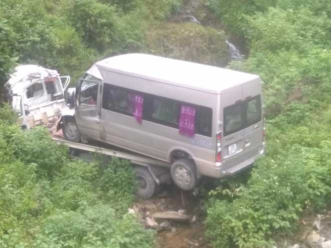 Xe cứu hộ chở ôtô khách gặp TNGT chết người: Ai chịu trách nhiệm? - 1