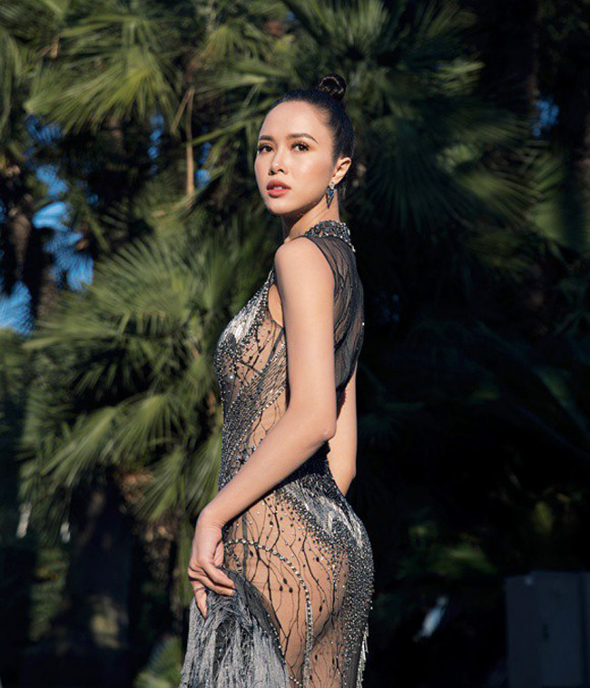 Vũ Ngọc Anh có sở thích mặc váy xuyên thấu khoe đường cong hình thể.&nbsp;