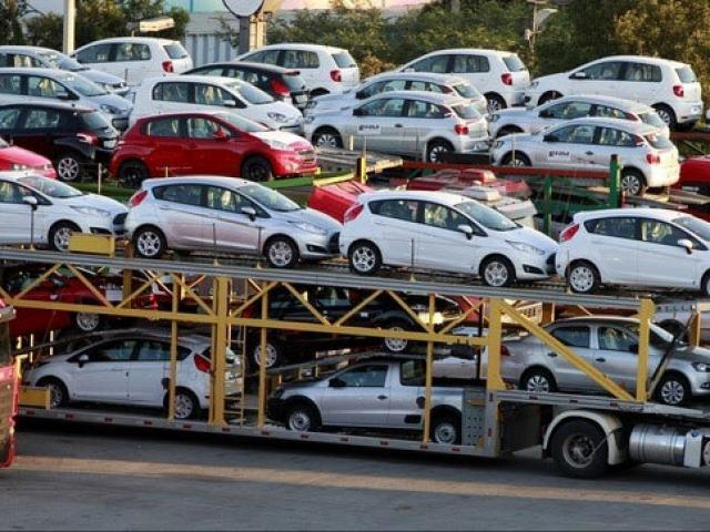 Thị trường - Tiêu dùng - Ô tô giá rẻ ồ ạt nhập về Việt Nam trong tháng 8