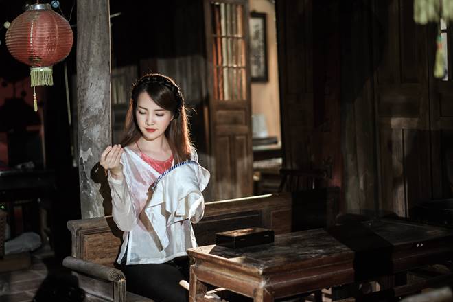 Á hậu Thụy Vân diện yếm đào mỏng manh - 3