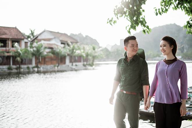 Á hậu Thụy Vân diện yếm đào mỏng manh - 2