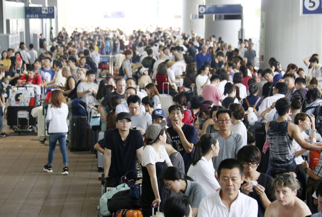 Cảnh tan hoang như &#34;tận thế&#34; sau khi siêu bão Jebi đổ bộ Nhật Bản - 7
