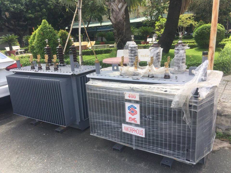Táo tợn thuê xe cẩu trộm hai máy biến thế trên phố - 2