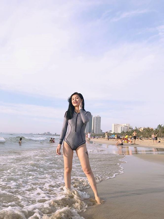 Tình tứ bên chồng trẻ nhưng MC Hoàng Linh lại gây tò mò với hình xăm ở vai - 7