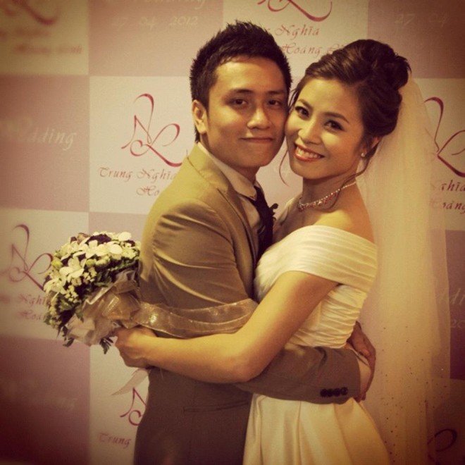 Tình tứ bên chồng trẻ nhưng MC Hoàng Linh lại gây tò mò với hình xăm ở vai - 10