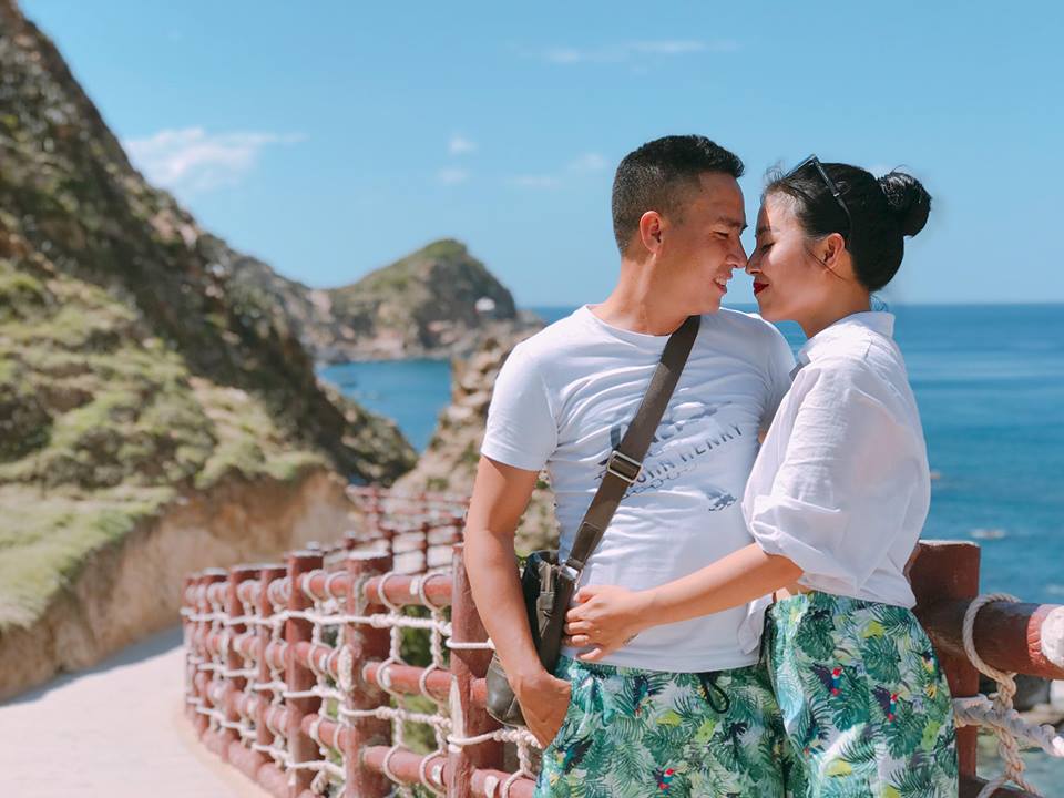 Tình tứ bên chồng trẻ nhưng MC Hoàng Linh lại gây tò mò với hình xăm ở vai - 3