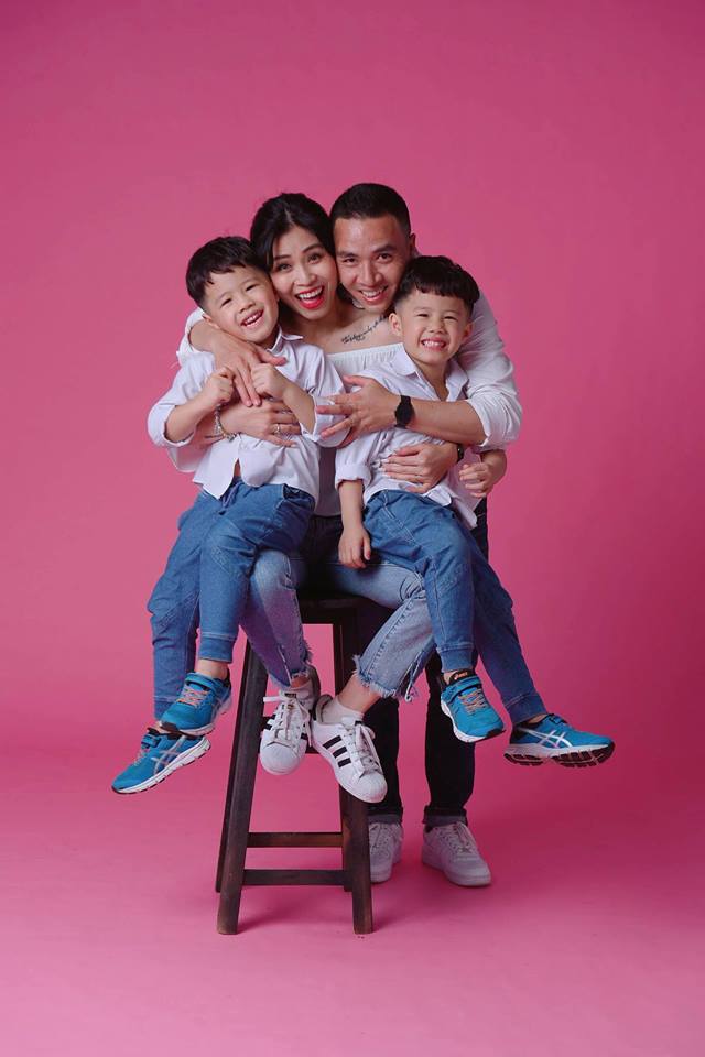 Tình tứ bên chồng trẻ nhưng MC Hoàng Linh lại gây tò mò với hình xăm ở vai - 2