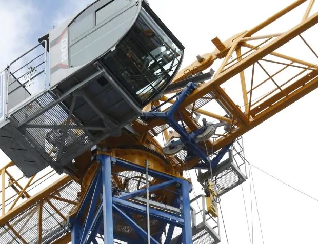 Tai nạn khủng khiếp: Cần cẩu làm rơi 1,5 tấn bê tông vào 3 công nhân Úc - 3