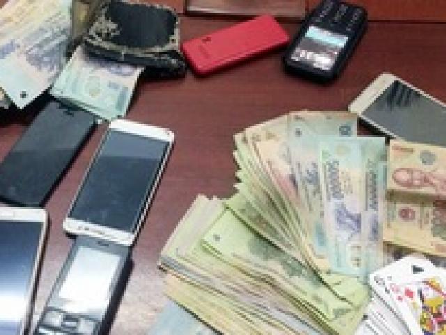 Tin tức trong ngày - Nguyên phó giám đốc Sở KH-ĐT Quảng Ninh bị bắt tại chiếu bạc