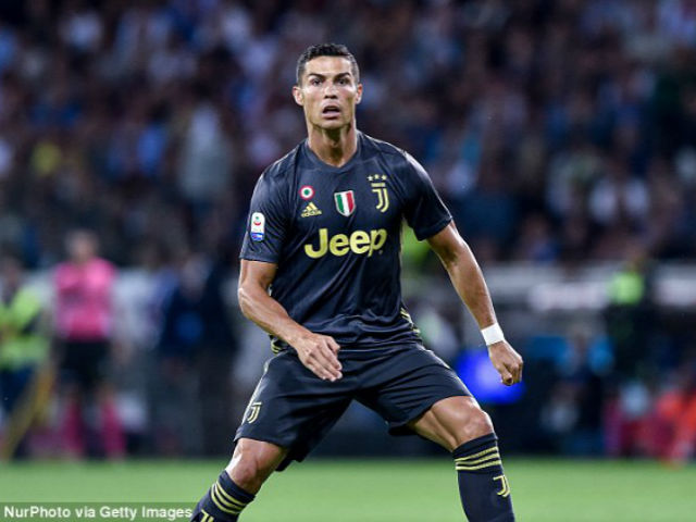 Ronaldo phá kỷ lục 300% lương Serie A, vẫn hậm hực kém Messi & Neymar