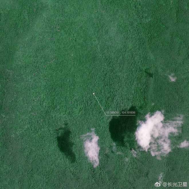 Công bố ảnh nơi nghi “MH370 đứt thân” trong rừng Campuchia - 3