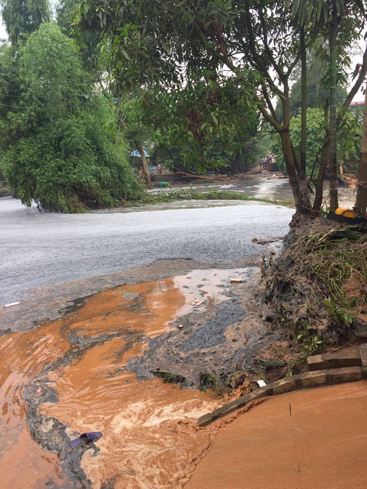 Vỡ bể chứa bãi thải nhà máy phân bón, nước thải tràn vào nhà dân - 5