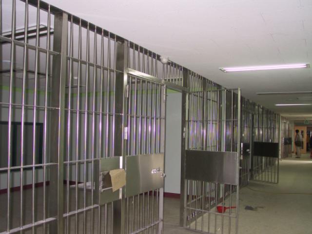 Cai ngục Mỹ bị bắt vì ép tù nhân 16 tuổi quan hệ tình dục