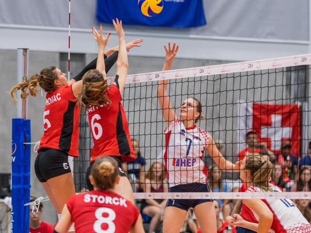 Thể thao - Bóng chuyền: Dàn mỹ nhân "oằn mình" phòng ngự không tưởng