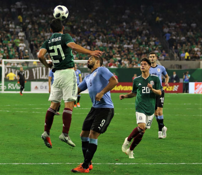 Mexico - Uruguay: Cú đúp siêu sao, &#34;đại tiệc&#34; 59 phút - 1