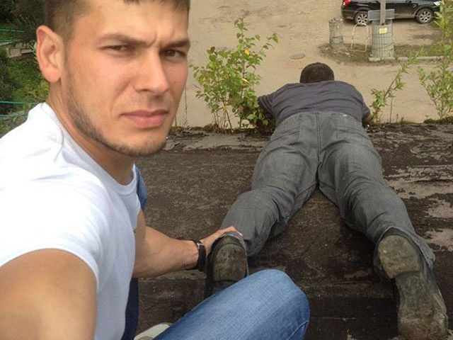 Tranh vui - Đàn ông là những kẻ thích trêu đùa với "tử thần"