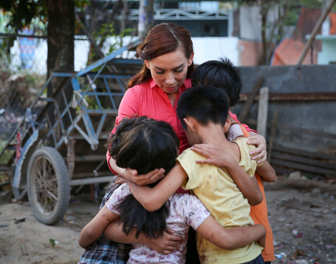 Phi Nhung làm MV lên án vấn nạn bạn trẻ bỏ con mồ côi - 1