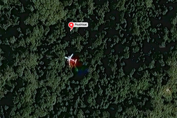 Thêm dấu hiệu về máy bay “MH370 gãy thân” trong rừng Campuchia - 2