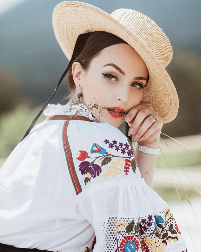 Aida Dapo là mỹ nhân sở hữu vẻ đẹp mong manh tựa nàng thơ.