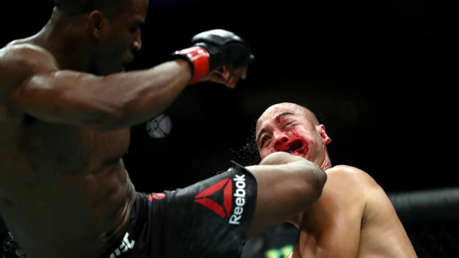 Mãn nhãn UFC: Đấm đối thủ nhừ tử, tung “thiên tàn cước” hạ đo ván - 1