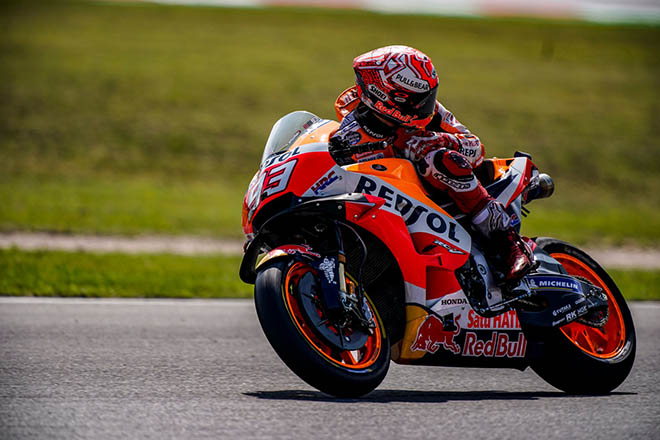 Đua xe MotoGP: Cú hattrick hoàn hảo của người Italia - 4