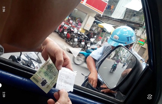 Vụ bòn rút phí đậu ôtô ở TP HCM: Sẽ xử lý nghiêm cán bộ vi phạm - 1