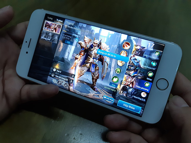 Bạn trẻ - Cuộc sống - Xu hướng game di động nở rộ trong giới văn phòng thời @