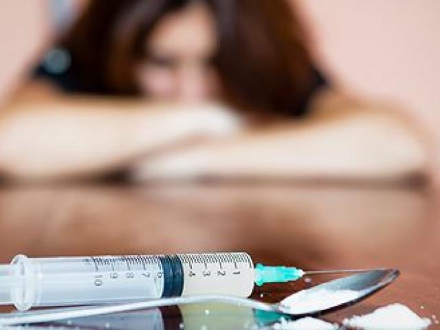 Lên cơn “vật” ma túy, nữ sinh tuổi teen giết bạn thân